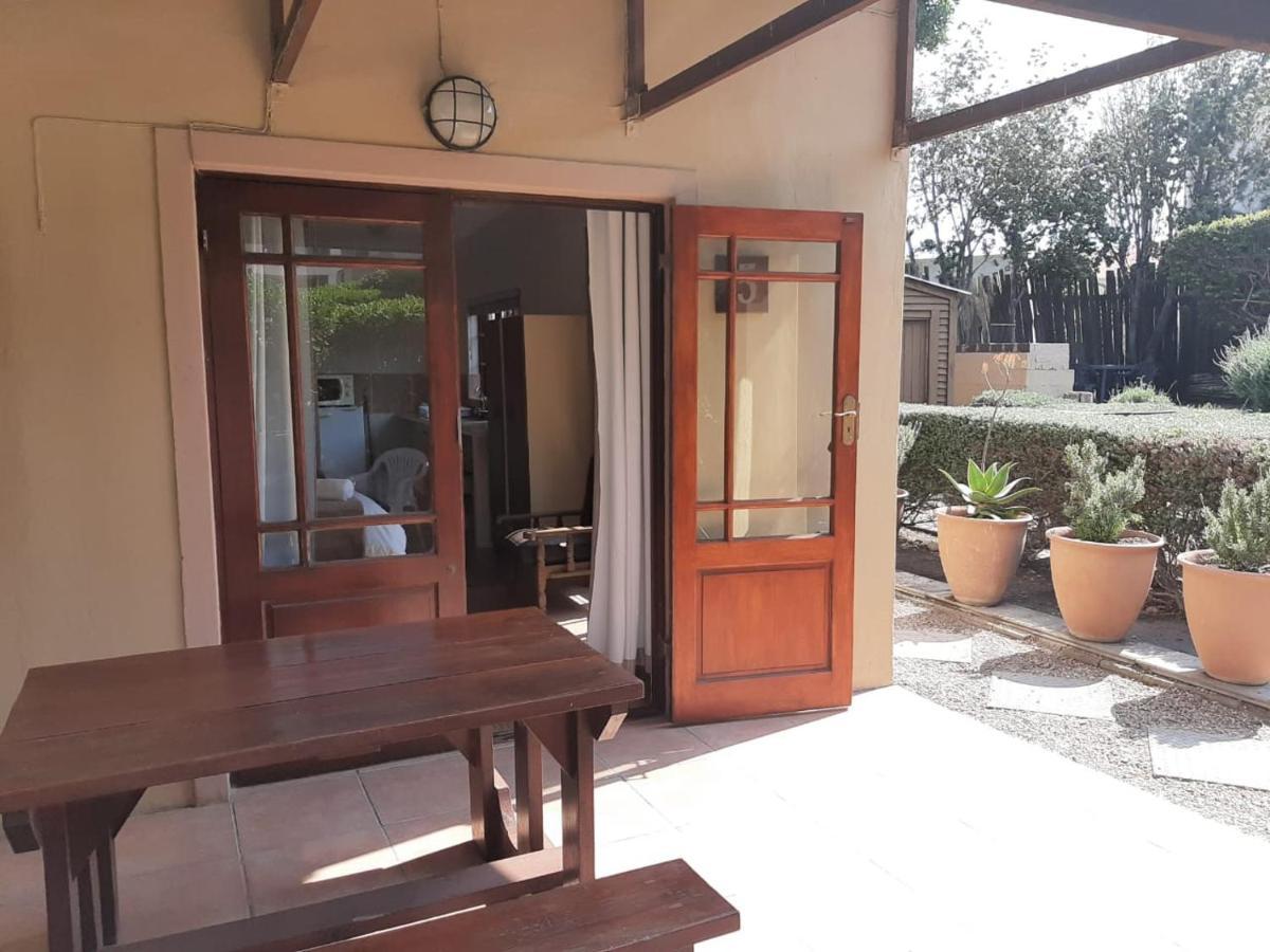 Tourist Lodge Gansbaai Exterior photo